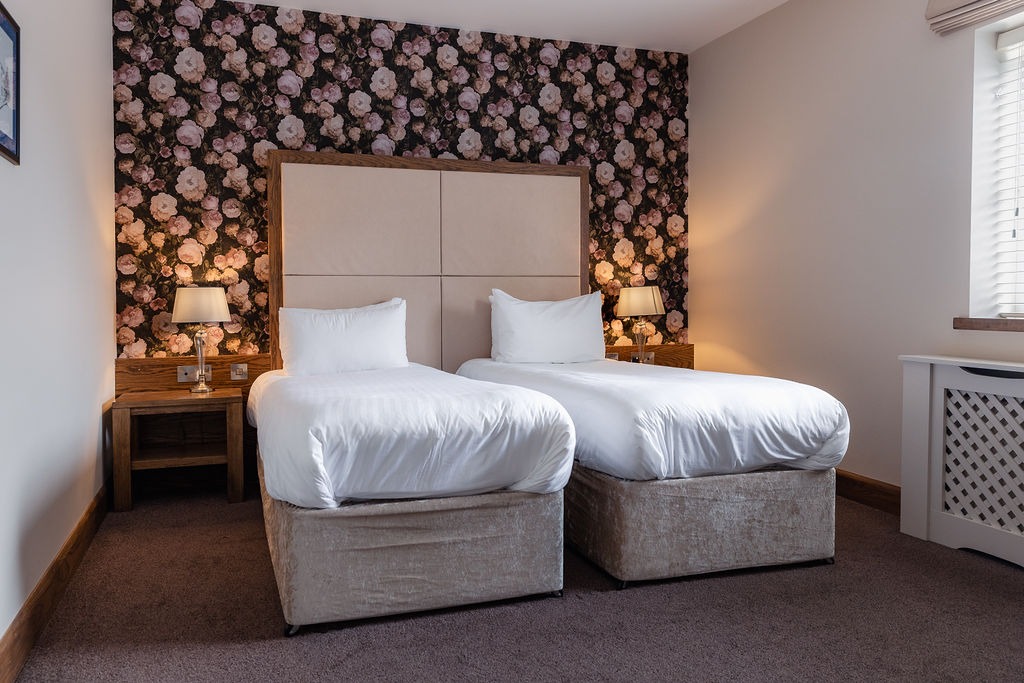 Double or Twin-Ensuite with Bath